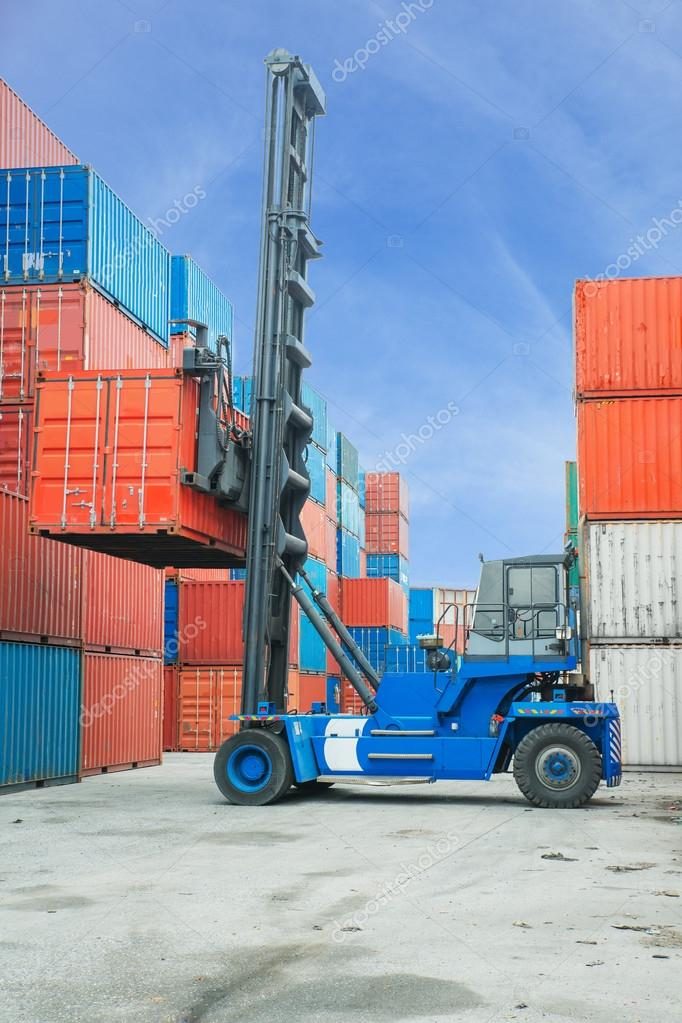 depositphotos_48655299-stock-photo-crane-lifter-handling-container-box Over ons